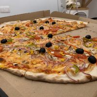 Pizza vegana at La Tradizionale in Sevilla