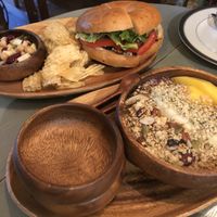 BLT bagel and smoothie bowl at Chez Valerie 셰 발레리 in Seoul