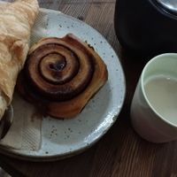 Vegan croissant and cinnamon roll at Oslo Kaffebar in Berlin