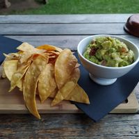 Guacamole y totopos at La Huerta in Soto De La Marina