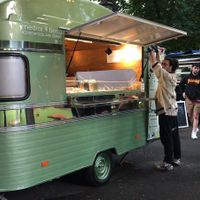 Vegan food truck at Medrar Tierra in Colunga