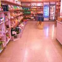 Tienda por dentro at Herbolario Perejil in Santander