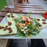 Avocado-Brot at Plan Cafe in Berlin
