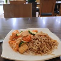 Noodles with "Tofu Mon" + sweet & sour sauce 🍜🥕🍄‍🟫🥢 at Happy Wok in Nordhorn