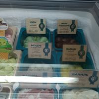 Vegan ice cream at 33 Pingvina in Vyborg