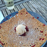Sweet crepe with Raspberry jam and vegan salted caramel ice cream at Crêperie Tati in Faro