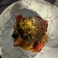 Postre de Ferrero Rocher que ens van dir era vegà at Aromatic Restaurant in Altafulla