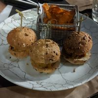 Sliders de cigrons. Posa q porta llet però es pot demanar amb formatge vega at Aromatic Restaurant in Altafulla