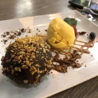 Postre: ferrero gigante  at Aromatic Restaurant in Altafulla