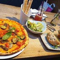 Pizza and byond meat burger at The Italian - Merkurcity in Wiener Neustadt