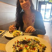 Tudo impecável, o sitio é muito bonito e relaxante, a comida com muita qualidade, comemos brunch e almoço e estava tudo bem.
Os pratos são muito bem servidos. A senhora que nso at Local - Alvalade in Lisbon