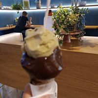 Vegan pistachio and dark chocolate at Heladeria Sotto Zero Santiago in Santiago De Compostela