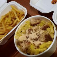 Mac&Cheese and fries at Really Happy Chicken in Brighton