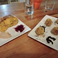 Tortilla vegana de patatas con alioli vegano de ajonegro y croquetas veganas de setas at Brio in Tarifa
