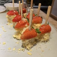 Banana strawberry sushi at RúShì Shū 如是蔬 in Sanya