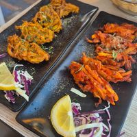 Onion bhaji & veg pakora 😋 at Tandoori Hut in Tenerife