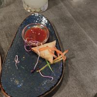 Es waren mal 5 Samosas mit Chilisoße at Osorio World's Kitchen in Ameland