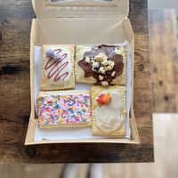 White chocolate cranberry cheesecake, stuff cookie dough, strawberry sprinkle & maple pumpkin— all SO good 😋  at Toast'd in Auckland