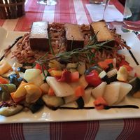 Knuspriges Maisfelder Kartöffelrösti mit gebratenem Räuchertofu und gemischten Gemüse  at Löffel's Landhaus in Muenstermaifeld