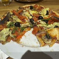 Vegetarian pizza adapted to make it vegan    at Carnarvon Hotel in Carnarvon