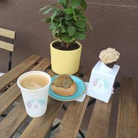 Кофе на лесном орехе 68 грн, цинабон 50 грн, мороженное сникерс 50 грн at Nice-Ice in Kyiv