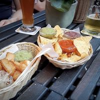 Nachos mit 3 Dips und Maniok mit Dip at Mestiza Latino Casual Food in Konstanz