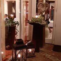 Eingangsbereich linke Seite (wenn man davorsteht) at Waldhotel zum Bergsee in Damme