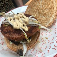 Hamburguesa oriental at La Burguesa in Barcelona