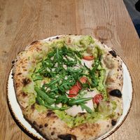 "Vegan avocado pizza" at 60 Seconds to Napoli in Leipzig