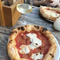 Vegan salami pizza at 60 Seconds to Napoli in Leipzig