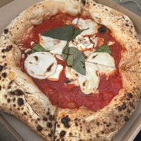 Pizza Margherita vegan mit Champignons   at 60 Seconds to Napoli in Leipzig