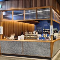 That is the counter with some seats around the bar. You can order at the cashier or sit inside and order from your seat  at Kokako in Auckland