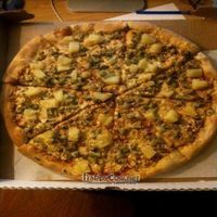 Broccoli, Pineapple, and Jalapeno Vegan Pizza with Daiya Vegan Cheese at Ed's Buffalo Wings and Pizza in Philadelphia