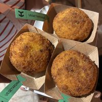 Arancini vegetariani che sono vegan 🫶🏼  at Cantunera in Ragusa