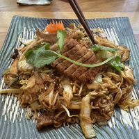 No. 19 Gebr.Reisnudeln mit Seitan, Champignons, Austern-Seitlinhen, Bio-Sojasprossen, Pak Choi, roten Zwiebeln, Röstzwiebeln, Erdnüssen, Koriander, Frühlingszwiebeln, Sesam & En at Com Chay in Mannheim