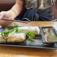 No. 5 Goi Cuon Frische Sommerrollen gefüllt mit Reisnudeln, buntem Salat, Tofu, vegane Wurst, frischen Kräutern und Sesam  at Com Chay in Mannheim