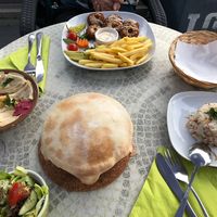 Hauptgericht Falaffel mit Pommes (veg) und veganes Hauptgericht (Gemüse im Tontopf mit Brot und Reis). at Seran in Bad Harzburg