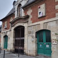 Opposite at Loui's Corner in Paris