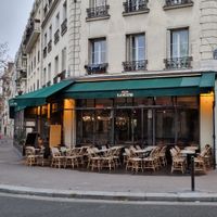Outside at Loui's Corner in Paris