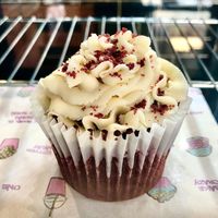 Red velvet cupcake at Nosh Cravings in Doha