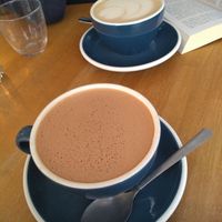 Hot chocolate and chai tea latte vegan at Prélude in Rouen