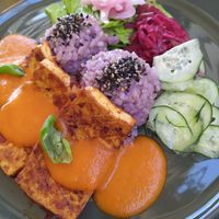Tofu com molho laranja, arroz integral e salada at Orelha d'Elefante in Ponte De Lima