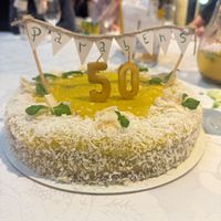 Muito desapontada! O aspeto estava muito bonito mas não tinha sabor nenhum nada sobressaía ass texturas estavas péssimas. Um bolo de limão e coco e não se sentia nenhum dos sa at Orelha d'Elefante in Ponte De Lima