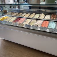 Vegan options are marked with (v) at Kolibri in Bregenz