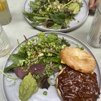 vegan pulled pork bagel, made of banana peel at Szimply in Budapest