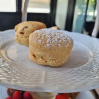 Scones at Windows in Geneva