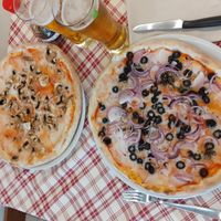Margherita with mushrooms and Siciliana. Both veganized. at Oasi in Milan