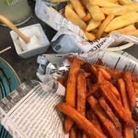 Fries with vegan mayo at Stern in Villach