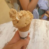 Vegan "caramel-crumble" ice cream at Eis Greissler in Salzburg
