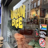 L’extérieur du café at Lucifer Lives in Brussels